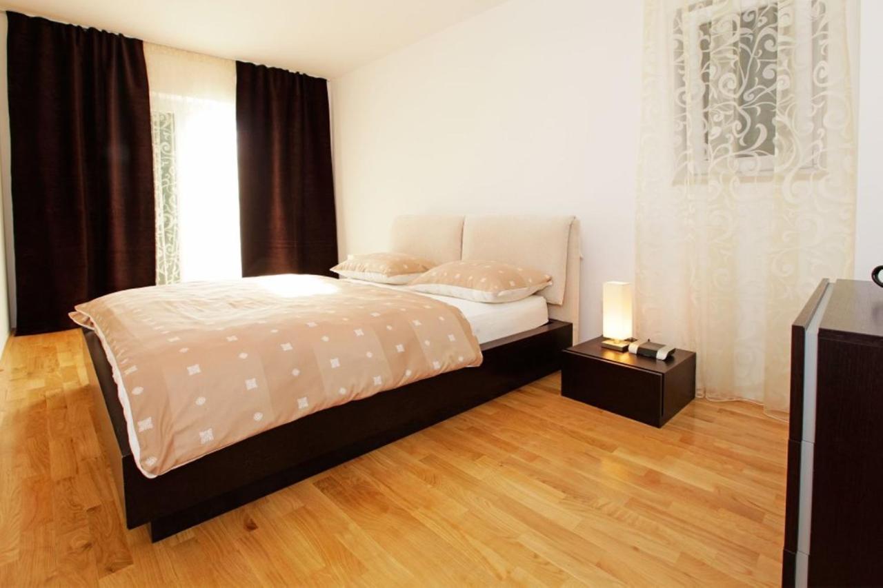 Apartment Bol A6 With Pool From 45 Eur Per Person 외부 사진