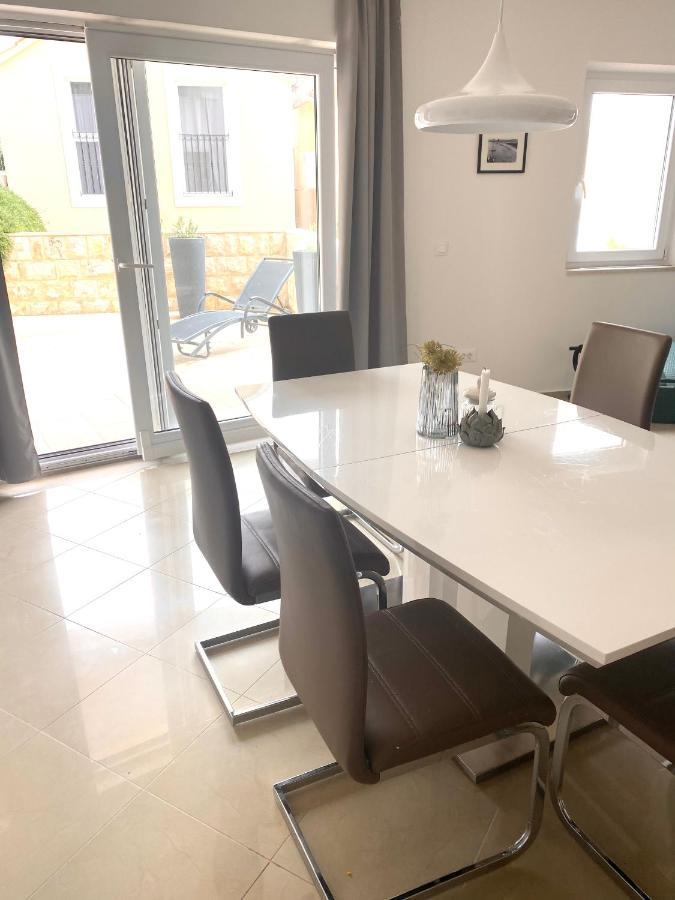 Apartment Bol A6 With Pool From 45 Eur Per Person 외부 사진